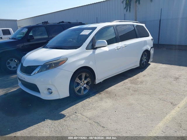 5TDXK3DC1FS543135 Toyota Sienna Se Premium 8 Passenger