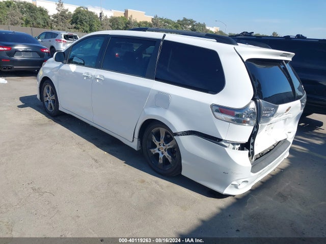 5TDXK3DC1FS543135 Toyota Sienna Se Premium 8 Passenger