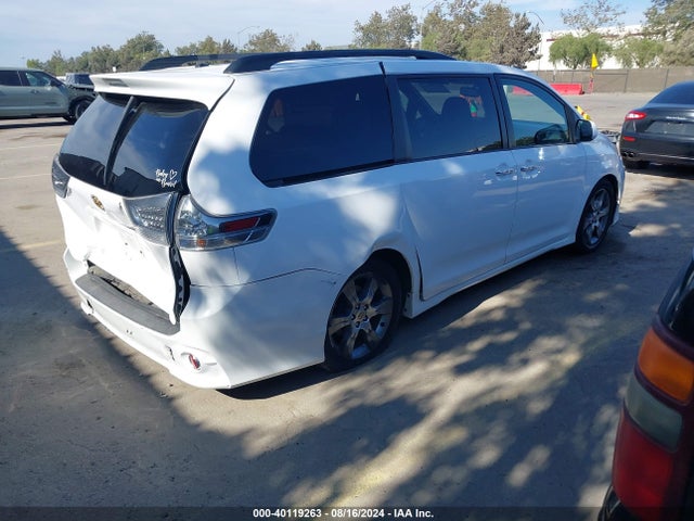 5TDXK3DC1FS543135 Toyota Sienna Se Premium 8 Passenger