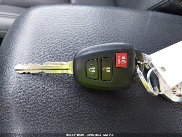 Toyota RAV4 LE 2018 JTMBFREV7JJ732847 Image 11