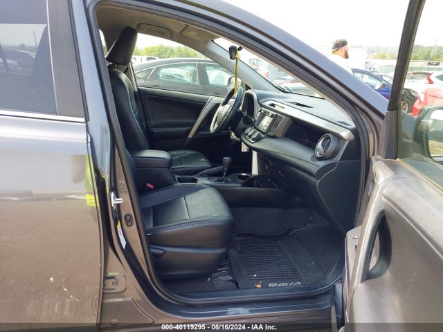 JTMBFREV7JJ732847 Toyota RAV4 LE