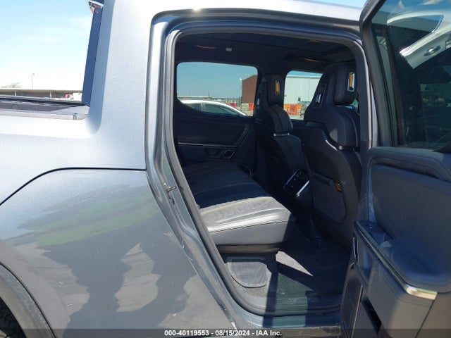 Rivian R1t Adventure 2022 7FCTGAAA1NN006142 Image 8