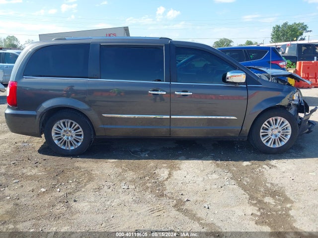 2C4RC1JG9FR715003 Chrysler Town & Country Limited