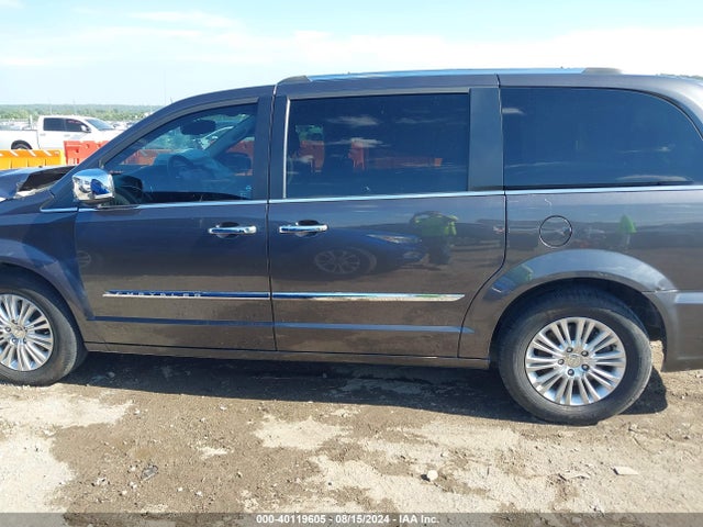 2C4RC1JG9FR715003 Chrysler Town & Country Limited