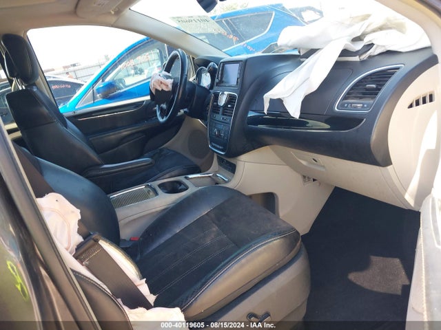 2C4RC1JG9FR715003 Chrysler Town & Country Limited