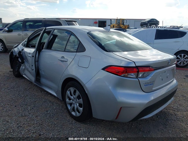 Toyota COROLLA LE 2022 5YFEPMAE2NP379227 Image 3