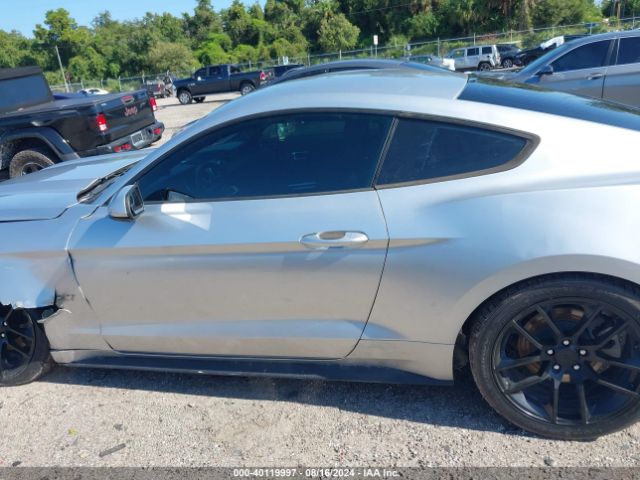 1FA6P8AM8F5427188 Ford Mustang V6