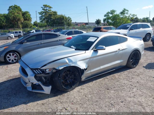 1FA6P8AM8F5427188 Ford Mustang V6
