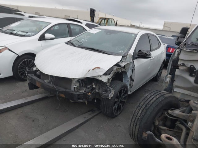 Toyota COROLLA SE 2018 5YFBURHE0JP792319 Image 2