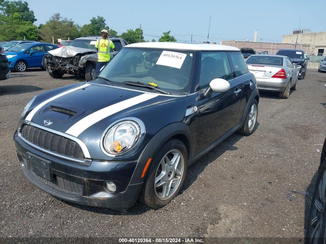 2007 MINI COOPER S WMWMF735X7TL84116 Photo 1