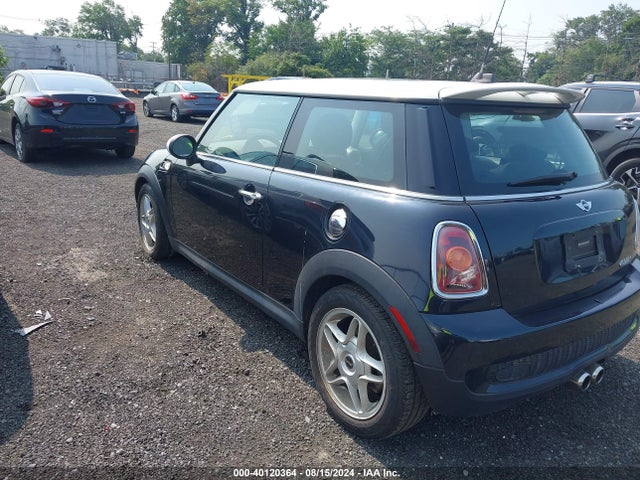 2007 MINI COOPER S WMWMF735X7TL84116 Photo 2
