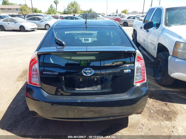 Toyota Prius Two 2015 JTDKN3DU0F0469008 Image 16