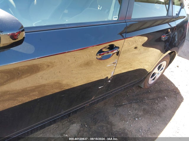 Toyota Prius Two 2015 JTDKN3DU0F0469008 Image 17