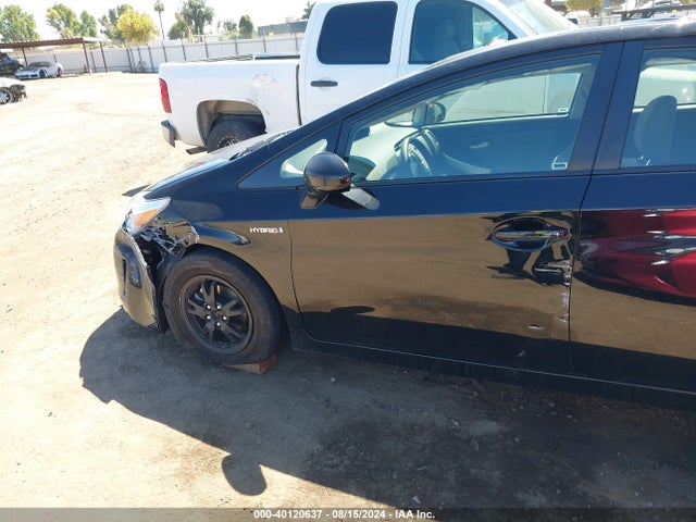 Toyota Prius Two 2015 JTDKN3DU0F0469008 Image 19