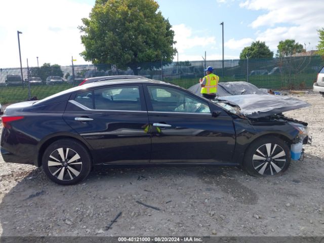 1N4BL4DW9NN372815 Nissan Altima Sv Intelligent Awd