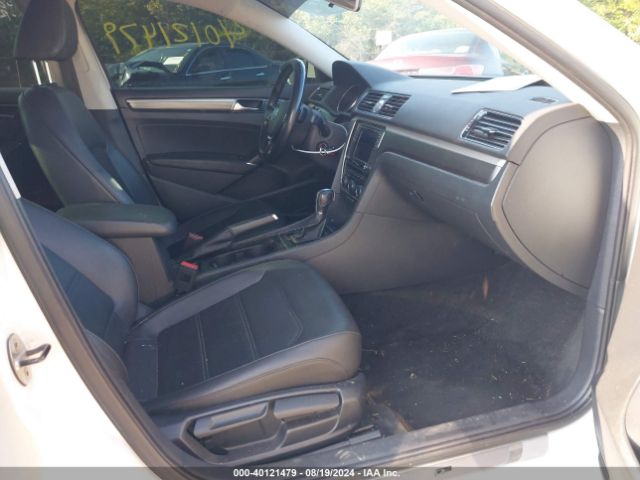 1VWDT7A39HC006753 Volkswagen Passat 1.8t R-line