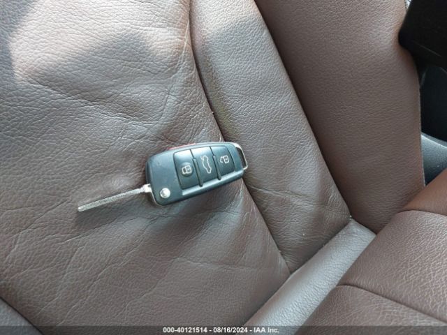 WA1BCCFS6JR001087 Audi Q3 2.0t Premium