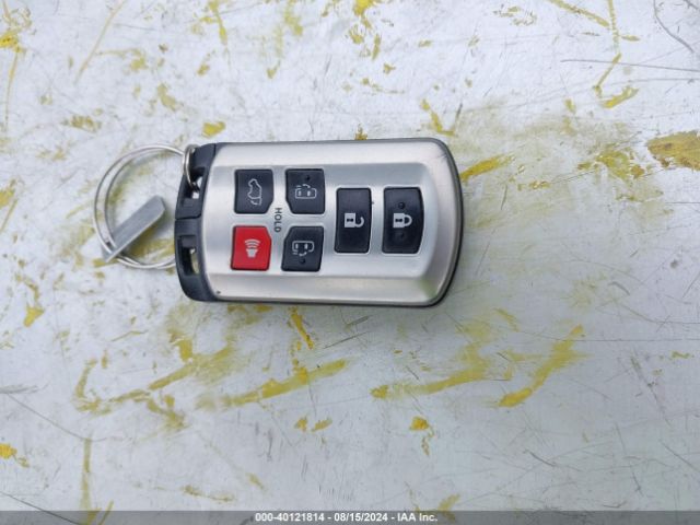 5TDYK3DC1FS653574 Toyota Sienna Xle 8 Passenger