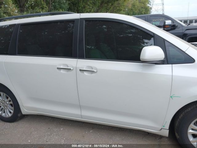 5TDYK3DC1FS653574 Toyota Sienna Xle 8 Passenger