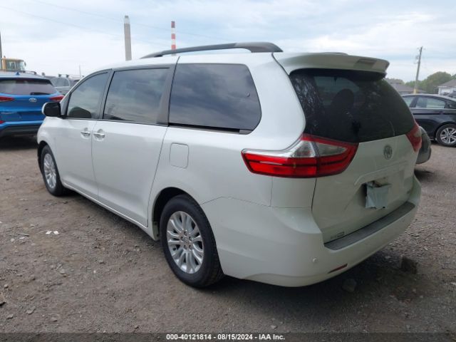 5TDYK3DC1FS653574 Toyota Sienna Xle 8 Passenger