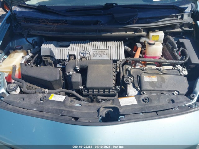 JTDKN3DU8F1987569 Toyota Prius Three