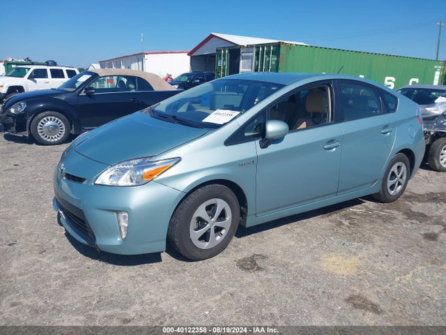 JTDKN3DU8F1987569 Toyota Prius Three