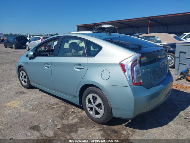 JTDKN3DU8F1987569 Toyota Prius Three