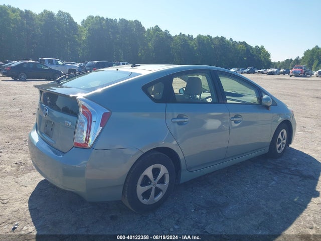 JTDKN3DU8F1987569 Toyota Prius Three
