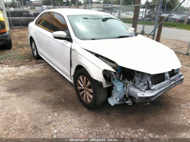 1VWAT7A34FC023069 auction archive image