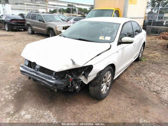 1VWAT7A34FC023069 Volkswagen Passat 1.8t Wolfsburg Edition