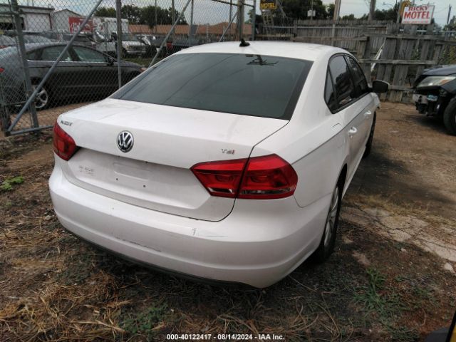 1VWAT7A34FC023069 Volkswagen Passat 1.8t Wolfsburg Edition