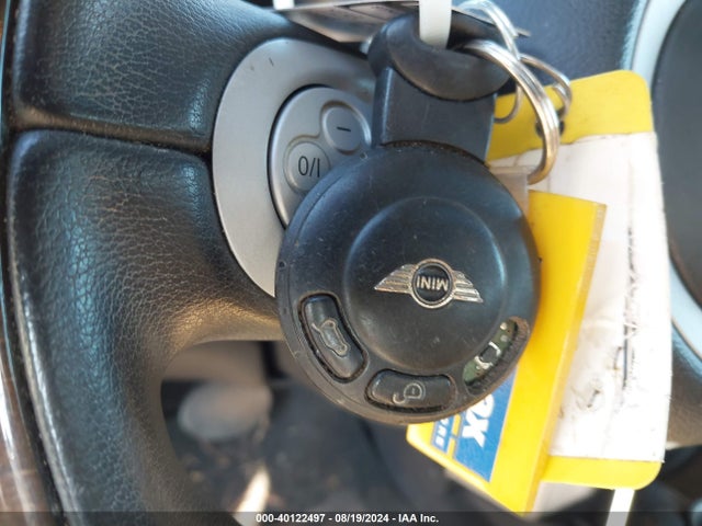 2010 MINI COOPER WMWMF3C50ATZ65706 Photo 10