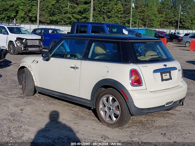 2010 MINI COOPER WMWMF3C50ATZ65706 Photo 2