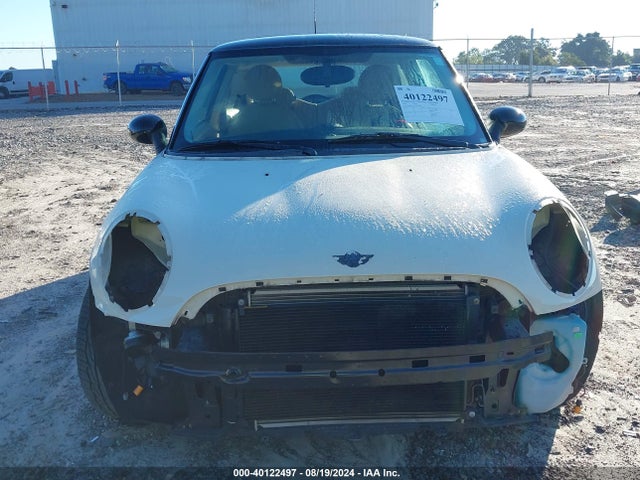 2010 MINI COOPER WMWMF3C50ATZ65706 Photo 5