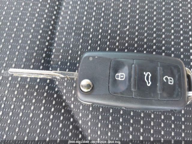 1VWAT7A37GC062496 Volkswagen Passat 1.8t S