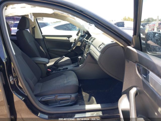 1VWAT7A37GC062496 Volkswagen Passat 1.8t S