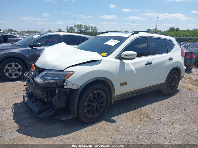 Nissan ROGUE SV 2017 5N1AT2MT0HC770622 Image 2
