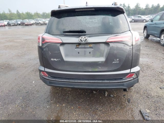 JTMBFREV8GJ070513 Toyota RAV4 LE