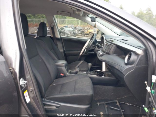 JTMBFREV8GJ070513 Toyota RAV4 LE