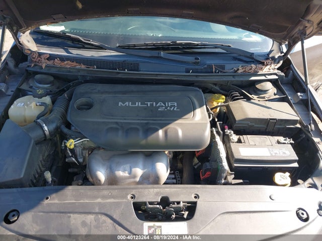 Chrysler 200 Limited 2015 1C3CCCAB5FN672917 Image 10