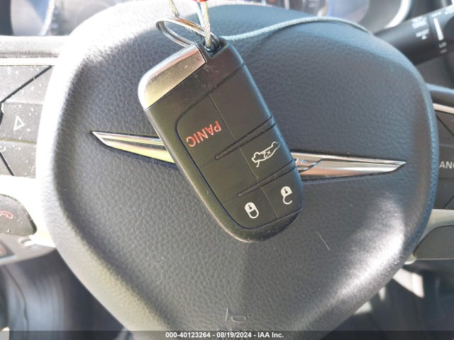 Chrysler 200 Limited 2015 1C3CCCAB5FN672917 Image 11