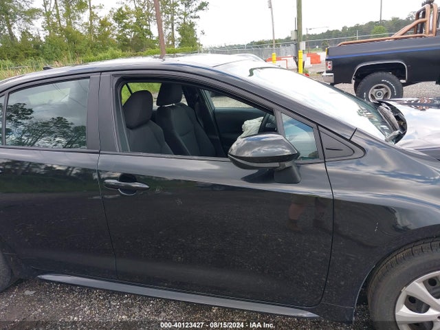 Toyota COROLLA LE 2022 5YFEPMAE5NP379819 Image 21