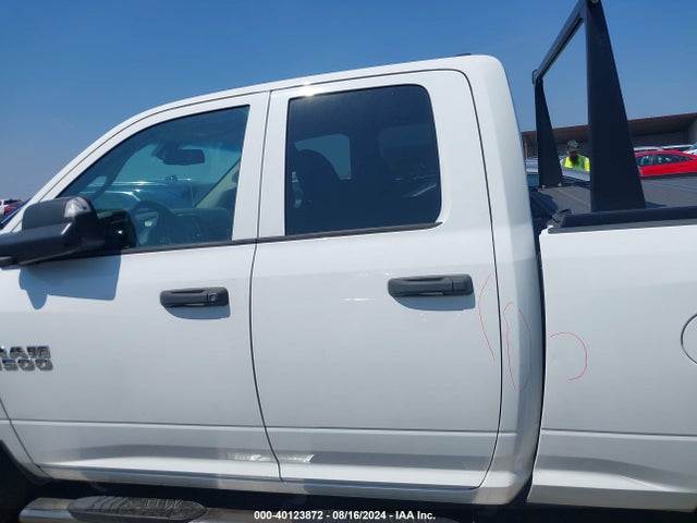 1C6RR7FTXJS330099 RAM 1500 Tradesman Quad Cab 4x4 6'4 Box
