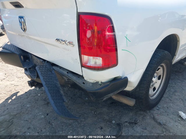 1C6RR7FTXJS330099 RAM 1500 Tradesman Quad Cab 4x4 6'4 Box