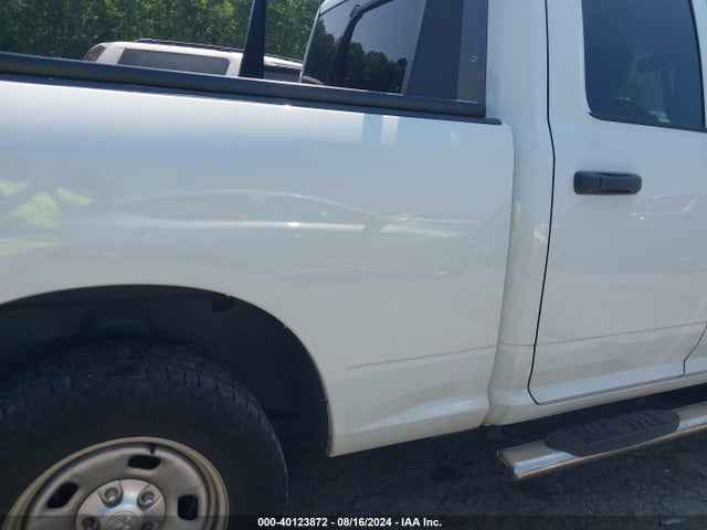 1C6RR7FTXJS330099 RAM 1500 Tradesman Quad Cab 4x4 6'4 Box
