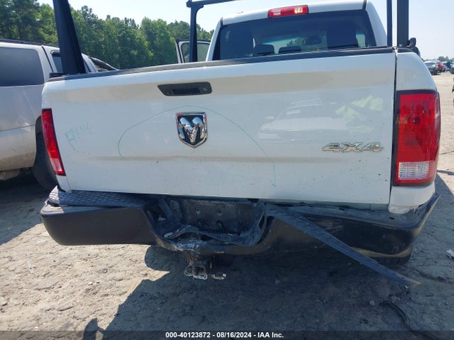 1C6RR7FTXJS330099 RAM 1500 Tradesman Quad Cab 4x4 6'4 Box