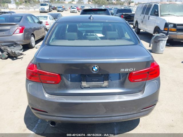 WBA8A9C53JAD26902 BMW 320i