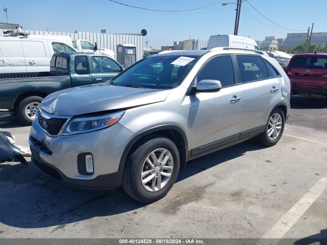 KIA SORENTO LX 2015 5XYKT4A62FG655015 Image 2