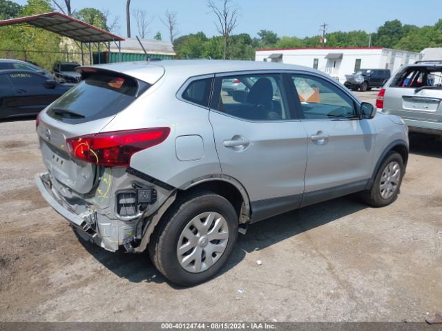 JN1BJ1CR0JW260180 Nissan Rogue Sport S