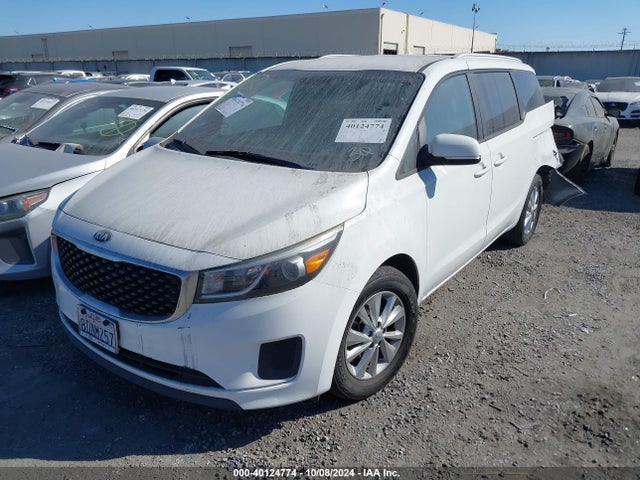 KIA SEDONA LX 2016 KNDMB5C14G6151587 Image 2